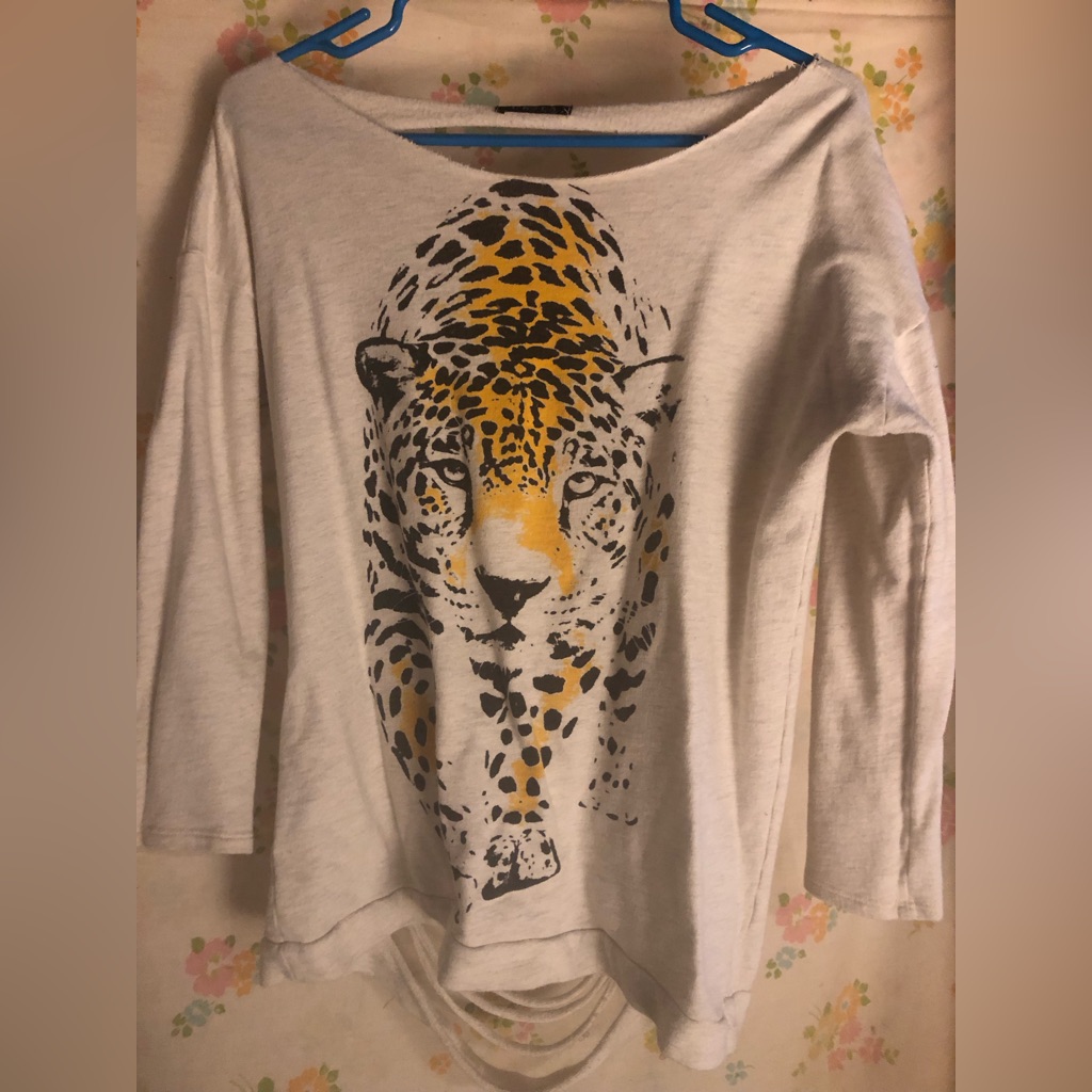 Uk2la Women’s Size Small Distressed Ivory Top W Cheetah Detail. Open Back.